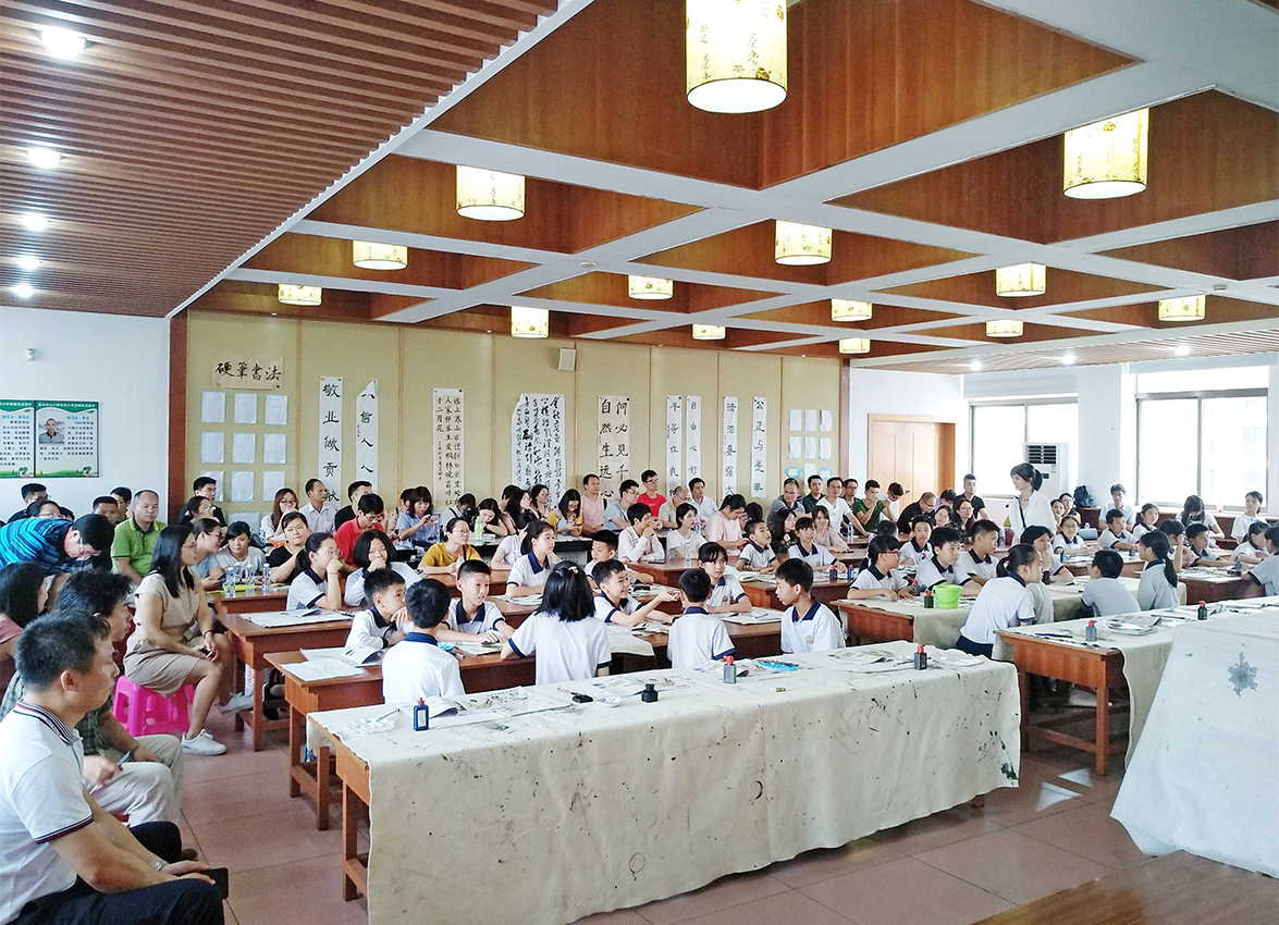 谭国灿会长出席美术教育交流会